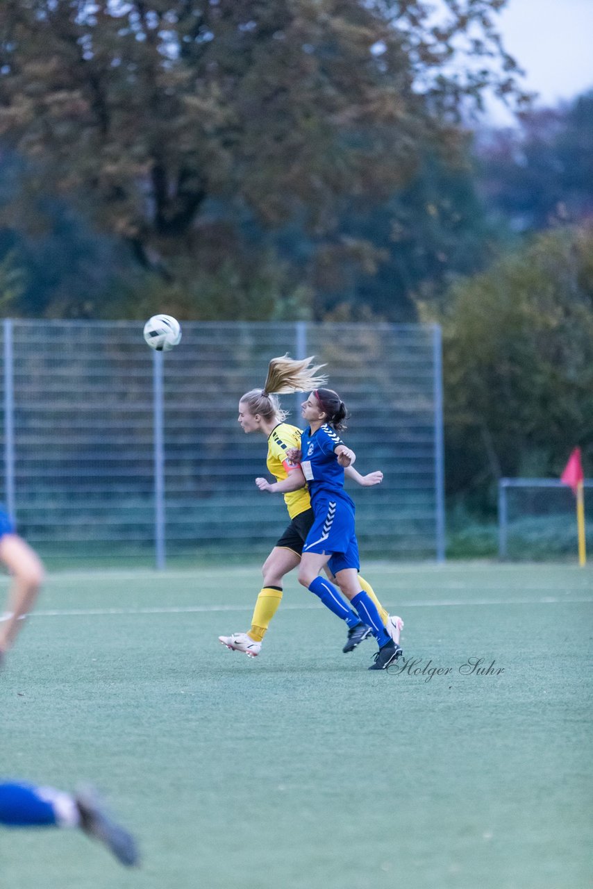 Bild 361 - F SSC Hagen Ahrensburg - SV Frisia 03 Risum-Lindholm : Ergebnis: 2:0